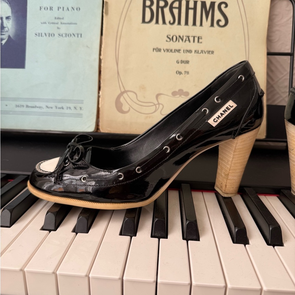CHANEL Black Patent Heels with Cream Trim